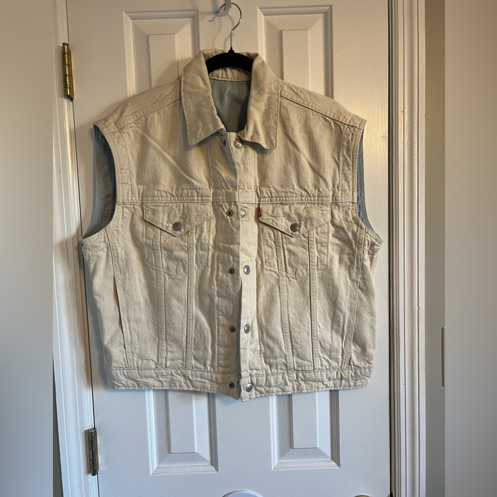 NWT LEVI’S® WELLTHREAD® TRUCKER VEST, size small